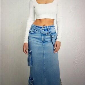 Light wash Peyton cargo side slit skirt